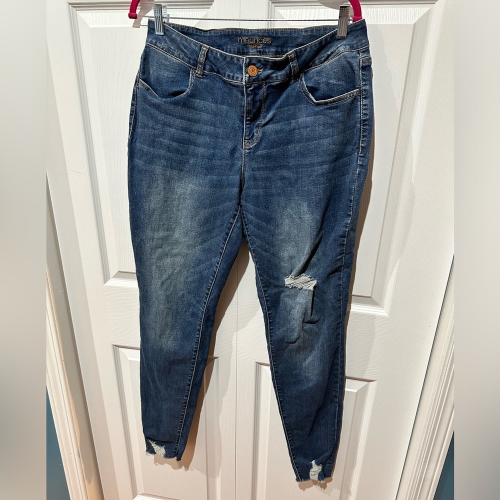 Maurice’s mid rise jeggings w/destruction, size L Long, medium wash